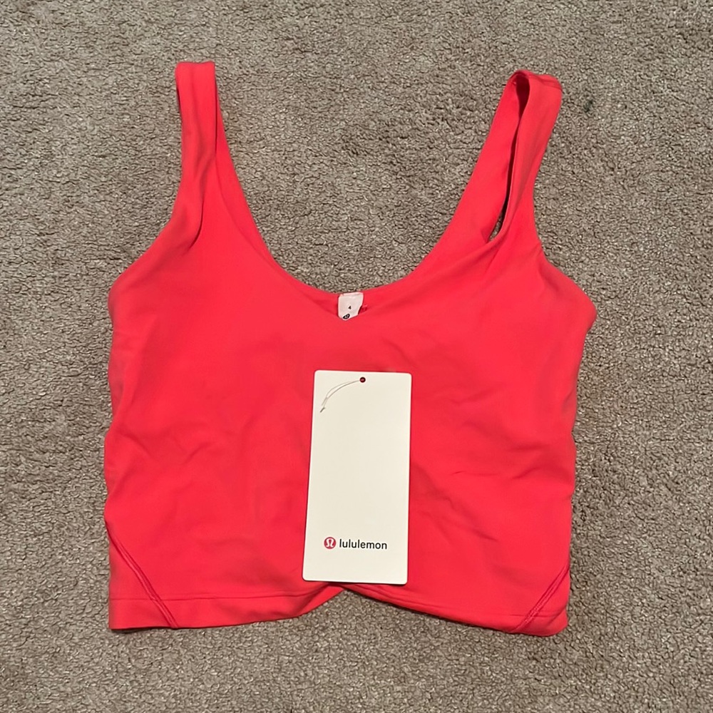 lipgloss color pink, size 4, cropped align tank!!